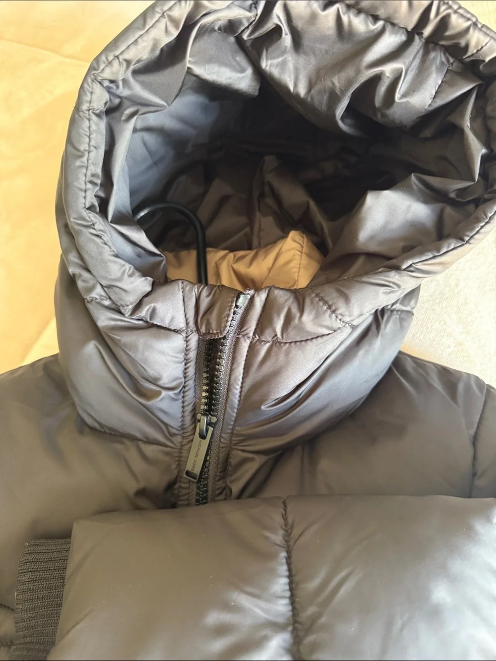 Michael Kors Kids Hooded Puffer Jacket in Black with Tan Lining. Size 5/6